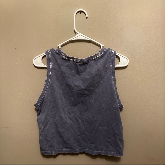 Distressed crop top - Picture 2 of 3